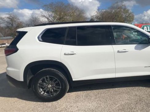 Certified 2025 GMC Acadia Elevation image 9