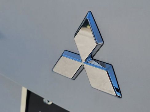 New 2026 Mitsubishi Outlander SE image 8