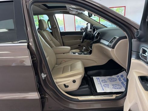 Used 2020 Jeep Grand Cherokee Limited AWD/4WD image 31