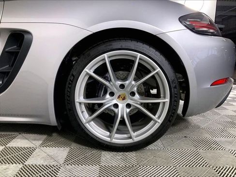 Used 2025 Porsche 718 Cayman image 25
