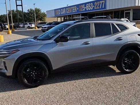 Used 2025 Chevrolet Trax ACTIV FWD image 4