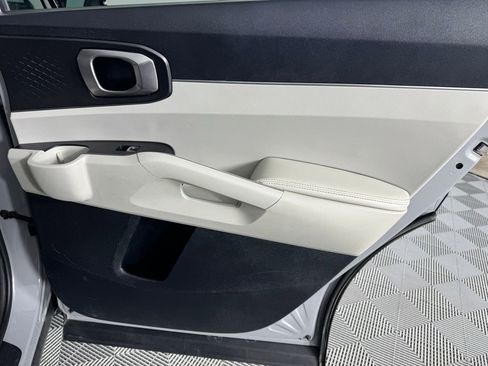 Used 2025 Kia Sorento S image 27