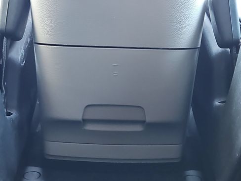 Used 2023 Chrysler Pacifica Touring-L FWD image 17