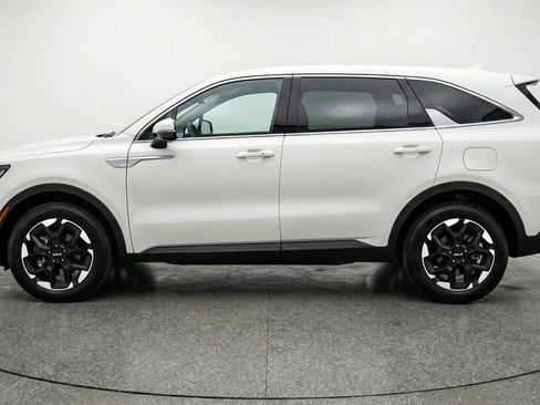 Used 2024 Kia Sorento S AWD/4WD image 5