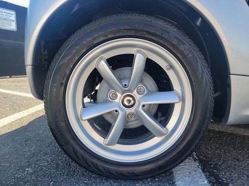 Used 2015 smart fortwo passion RWD image 11