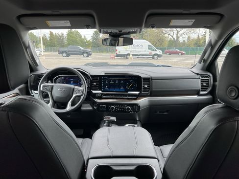 Used 2025 Chevrolet Silverado 1500 LT Trail Boss w/ Convenience Package II image 38