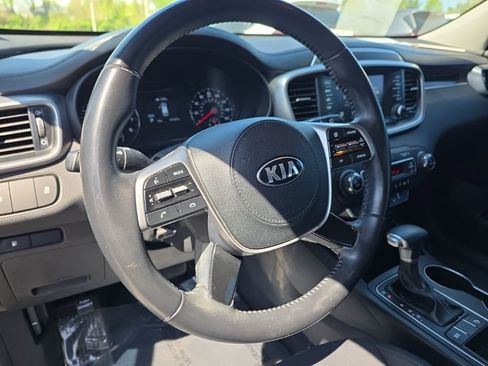 Used 2019 Kia Sorento S FWD image 9