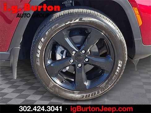 Used 2023 Jeep Grand Cherokee Altitude image 8