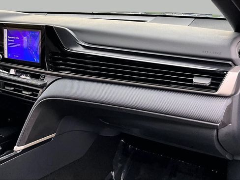 Used 2025 Toyota Camry SE AWD/4WD image 18