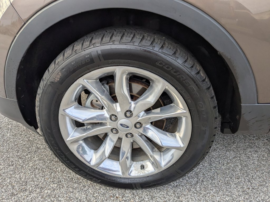 Used 2015 Ford Explorer XLT w/ Equipment Group 202B AWD/4WD image 20