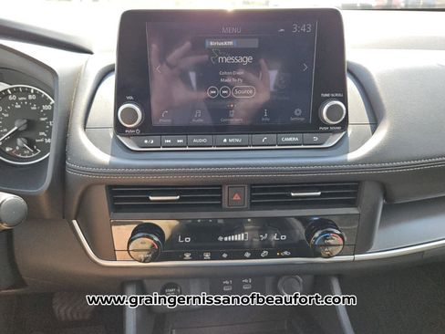 Used 2025 Nissan Rogue SV FWD image 8