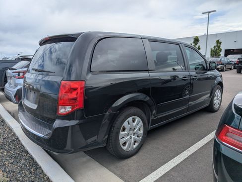 Used 2015 Dodge Grand Caravan SE w/ Quick Order Package 29E SE FWD image 4