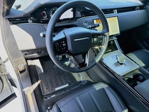 Used 2024 Land Rover Range Rover Evoque Dynamic SE AWD/4WD image 9