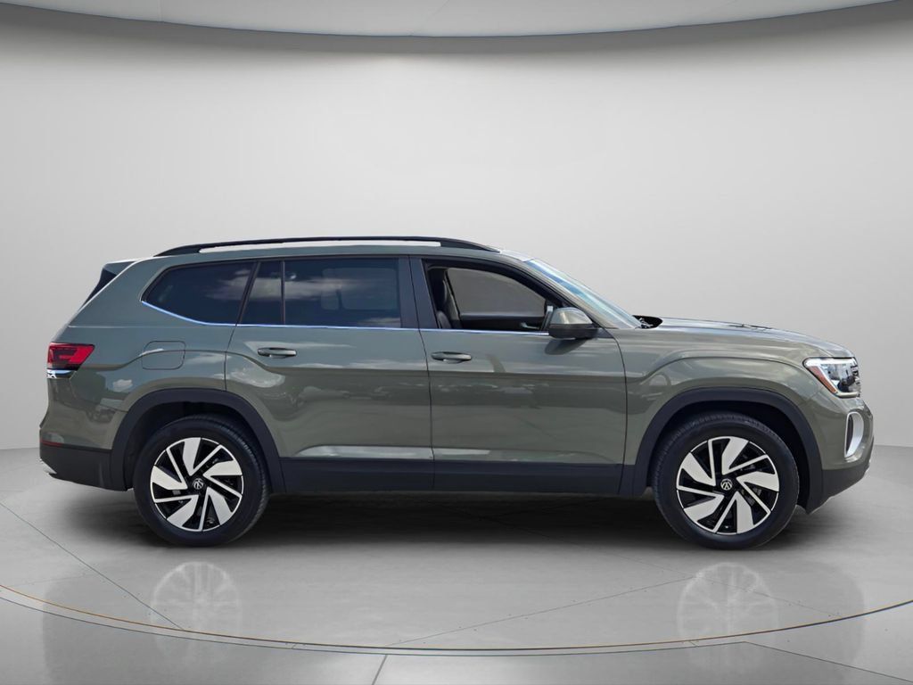Certified 2026 Volkswagen Atlas SE FWD image 7