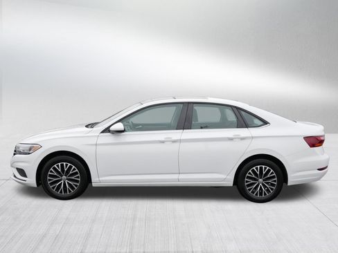Used 2019 Volkswagen Jetta SE w/ Cold Weather Package image 4