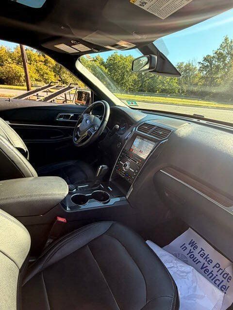 Used 2018 Ford Explorer Limited w/ Equipment Group 301A AWD/4WD image 10
