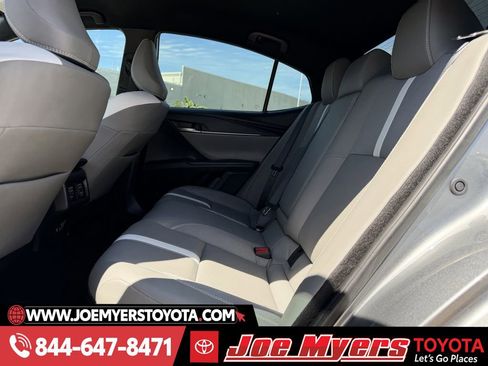 Used 2025 Toyota Camry SE w/ Convenience Package image 29