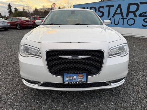 Used 2015 Chrysler 300 Limited w/ Driver Convenience Group image 8