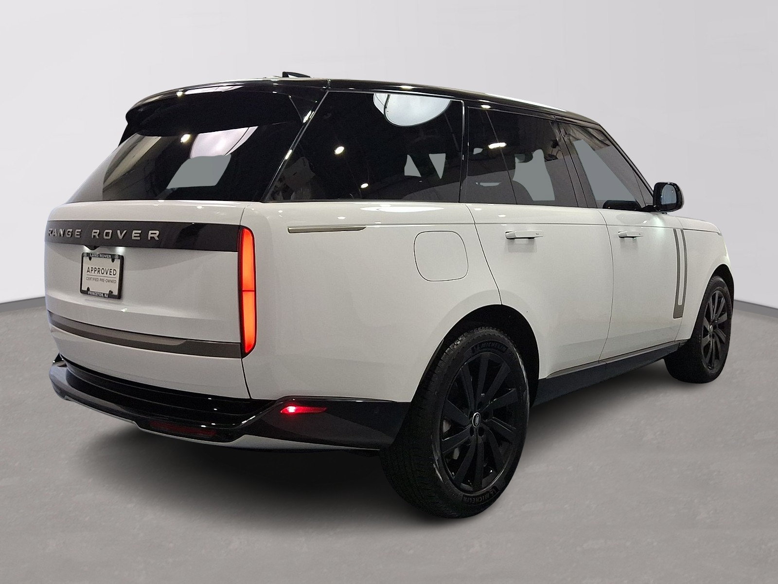 Certified 2025 Land Rover Range Rover SE AWD/4WD image 4