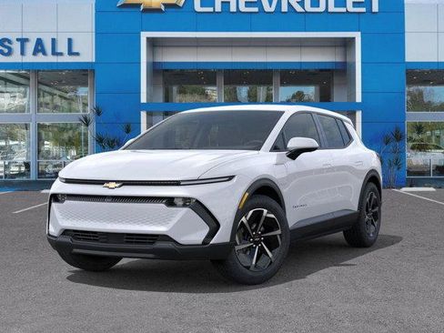 New 2026 Chevrolet Equinox EV LT w/ Comfort Package FWD image 6