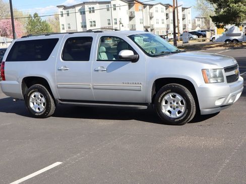 Used 2013 Chevrolet Suburban LT image 2