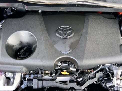 Used 2023 Toyota Sienna XLE w/ XLE Plus Package FWD image 32