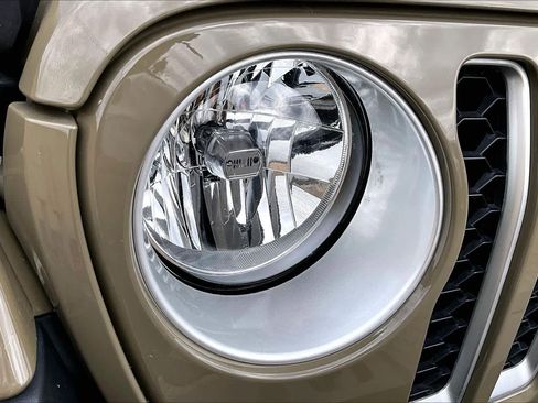 Used 2020 Jeep Gladiator Overland image 27