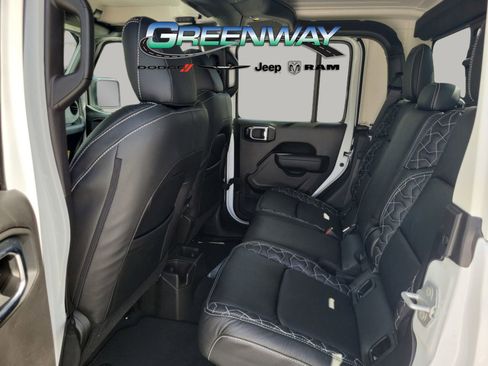 New 2025 Jeep Gladiator Sport image 15