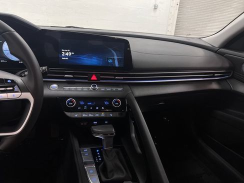 Used 2025 Hyundai Elantra SEL FWD image 18