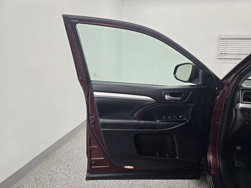 Used 2015 Toyota Highlander XLE FWD image 28
