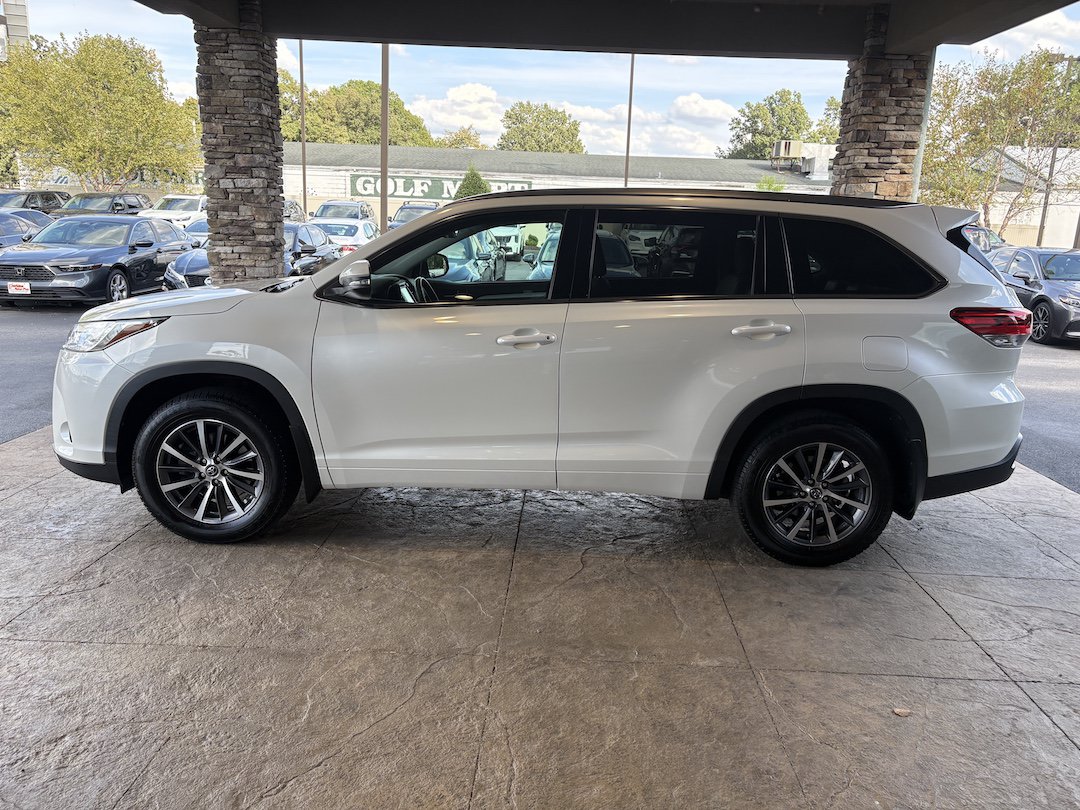 Used 2017 Toyota Highlander XLE AWD/4WD image 9