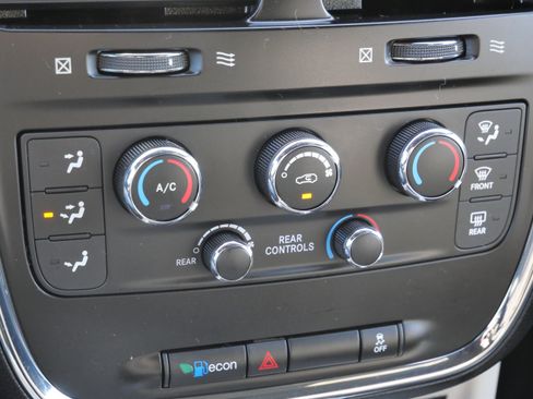 Used 2017 Dodge Grand Caravan SXT image 24