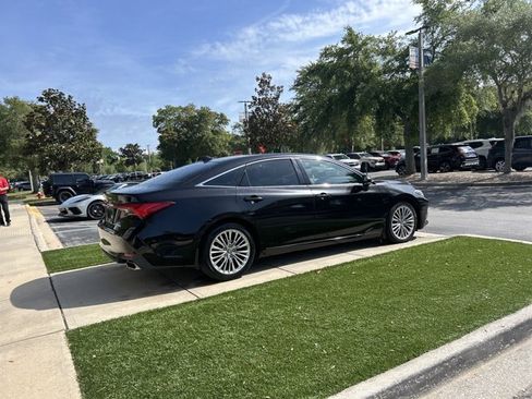 Used 2019 Toyota Avalon Limited FWD image 3