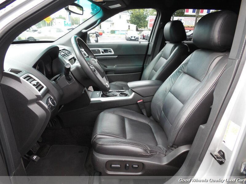 Used 2015 Ford Explorer XLT w/ Equipment Group 202B FWD image 11