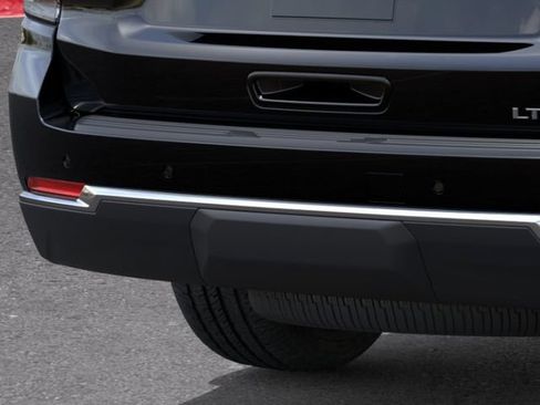 New 2026 Chevrolet Suburban LT RWD image 14