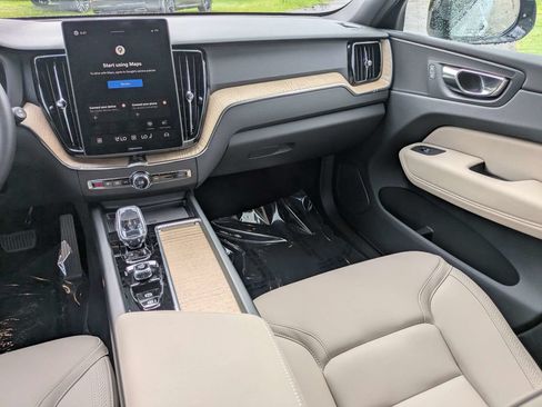 New 2026 Volvo XC60 T8 Plus w/ Climate Package PRO AWD/4WD image 18