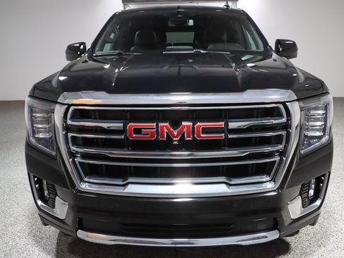 Used 2023 GMC Yukon SLT w/ SLT Luxury Package AWD/4WD image 4