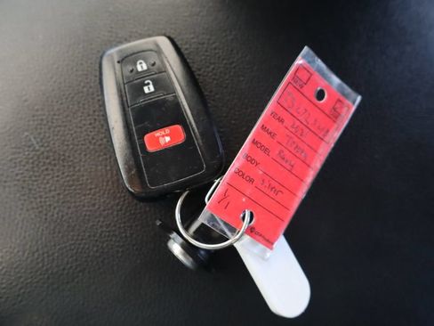 Used 2021 Toyota RAV4 XLE AWD/4WD image 43