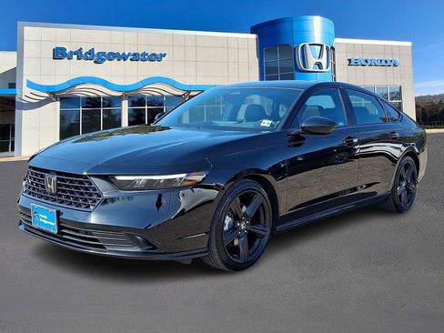 Used 2025 Honda Accord Sport image 3