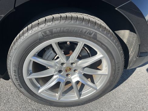 Used 2017 Porsche Macan S image 9