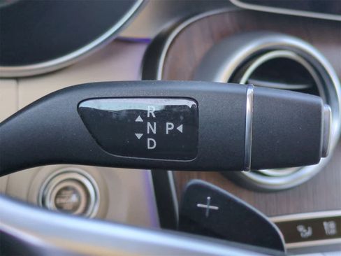 Used 2022 Mercedes-Benz GLC 300 4MATIC w/ Premium Package Lite image 30