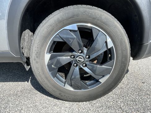 Used 2024 Nissan Rogue SV AWD/4WD image 11