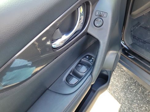 Used 2020 Nissan Rogue S w/ Special Edition Package FWD image 16