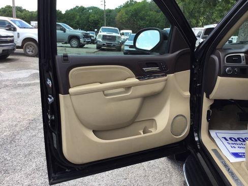 Used 2010 GMC Yukon XL Denali AWD/4WD image 23