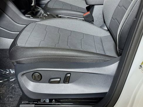 New 2026 Volkswagen Taos SE image 16