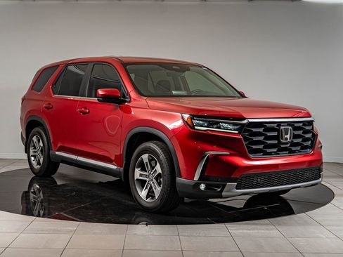 Used 2025 Honda Pilot EX-L image 3