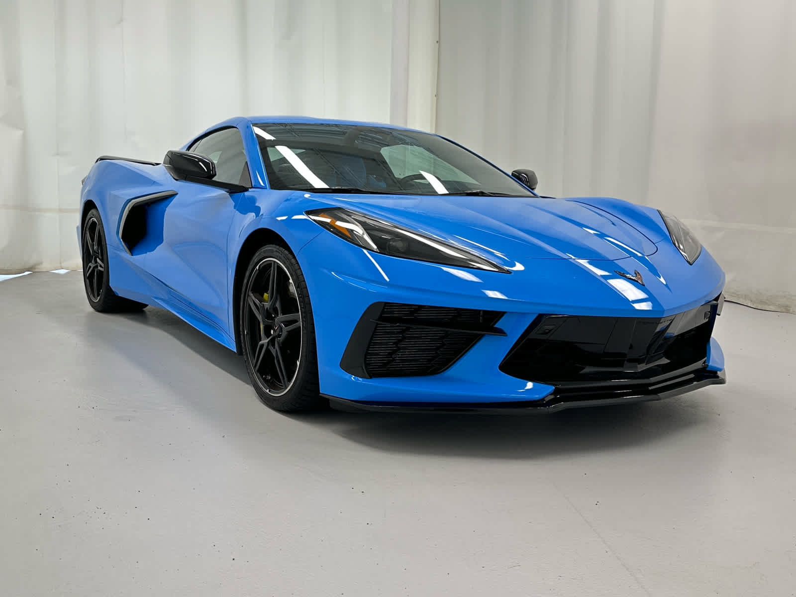 Used 2022 Chevrolet Corvette Stingray Premium Cpe w/ Z51 Performance Package RWD image 1