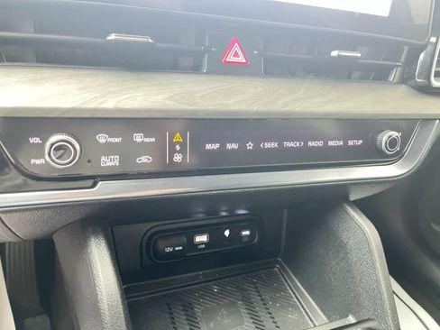 Used 2025 Kia Sportage X-Line w/ Premium Package AWD/4WD image 19