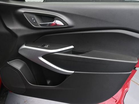 Used 2026 Chevrolet Trax RS FWD image 31
