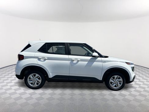 New 2025 Hyundai Venue SE image 4